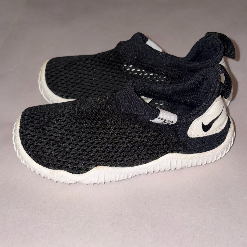 Nike Kids Black Slip-On Mesh Aquasocks Size 4C